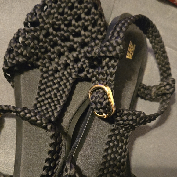 Zara Elegant Black Woven Sandals - Picture 3 of 3